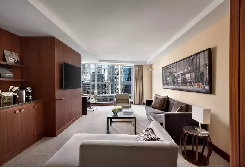 سوییت, Shangrila Toronto
