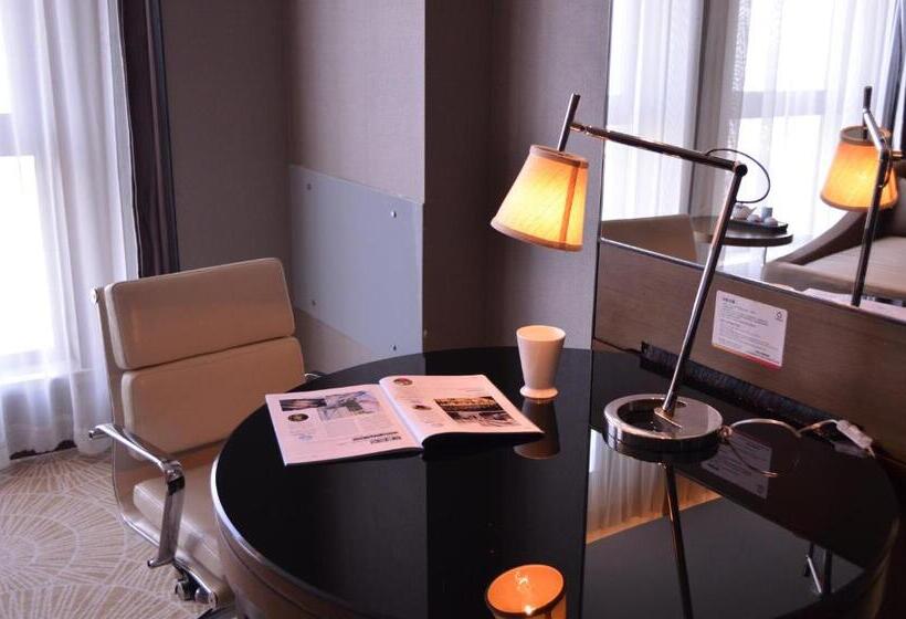 Номер Deluxe Кровать Кинг, The Qube Hotel Shanghai Xinqiao