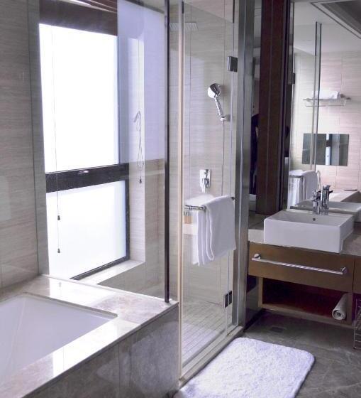 Люкс, The Qube Hotel Shanghai Xinqiao