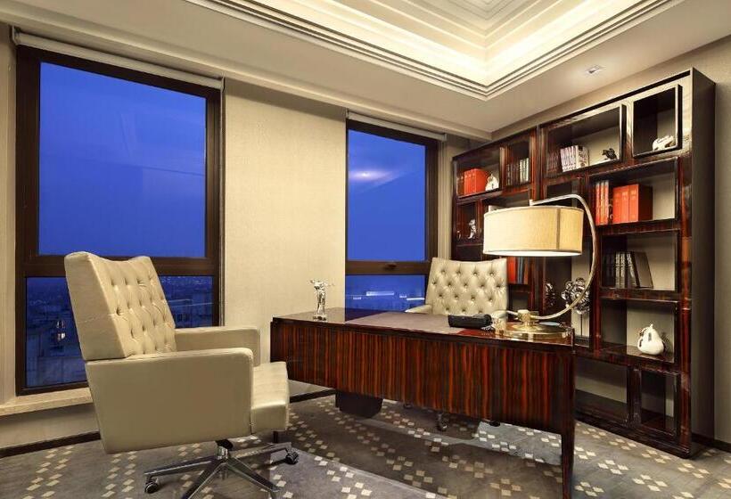 Люкс, The Qube Hotel Shanghai Xinqiao