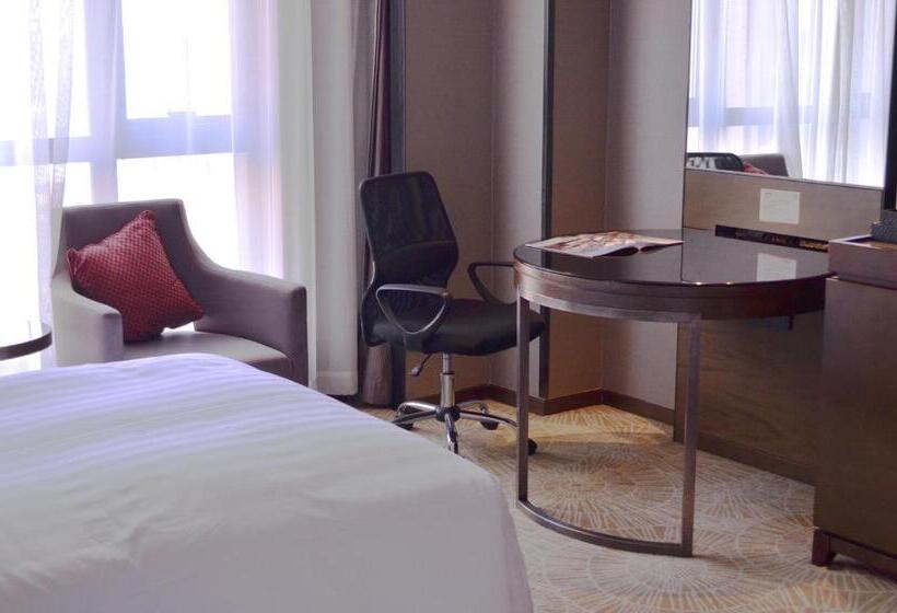 Люкс, The Qube Hotel Shanghai Xinqiao