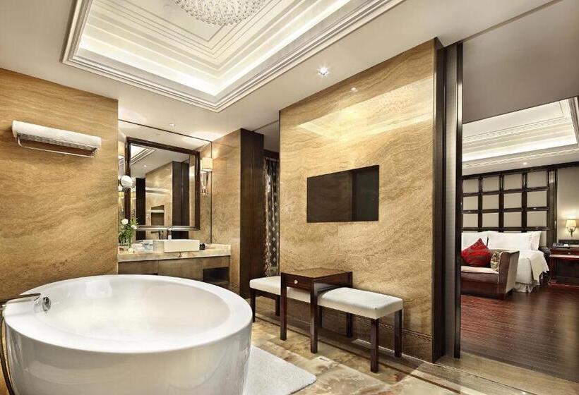 Королевский Люкс, The Qube Hotel Shanghai Xinqiao