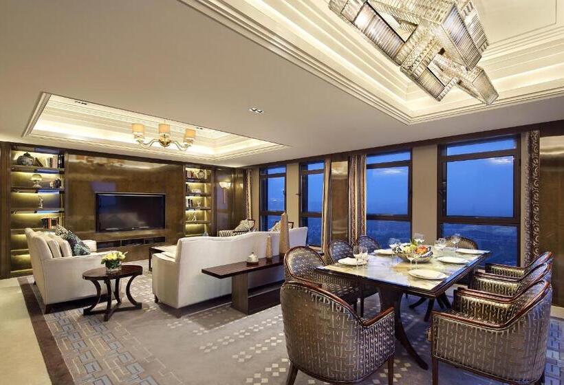 Королевский Люкс, The Qube Hotel Shanghai Xinqiao