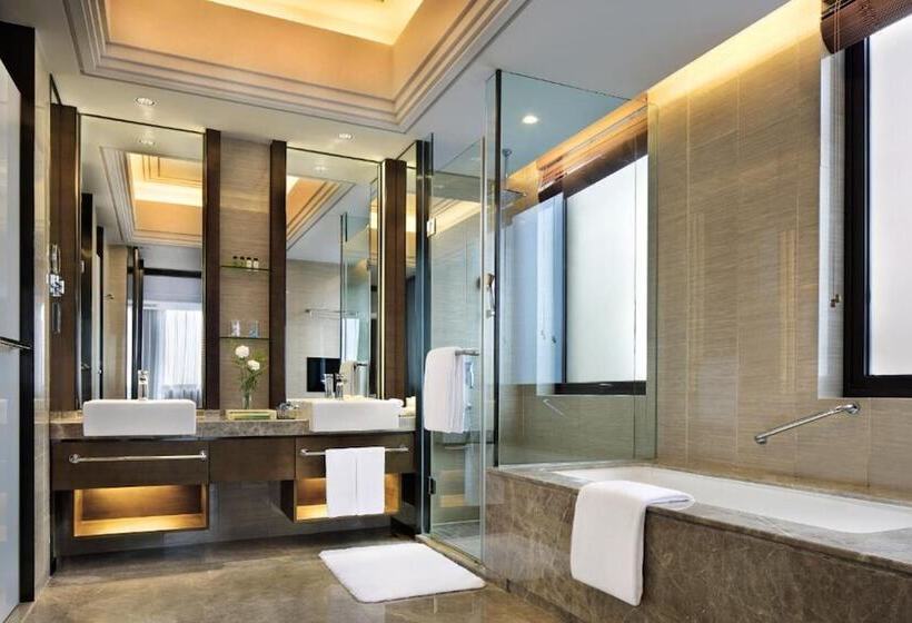Номер Executive, The Qube Hotel Shanghai Xinqiao