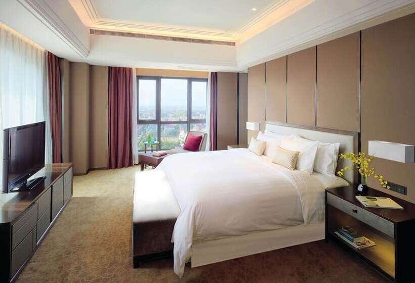 Номер Executive, The Qube Hotel Shanghai Xinqiao