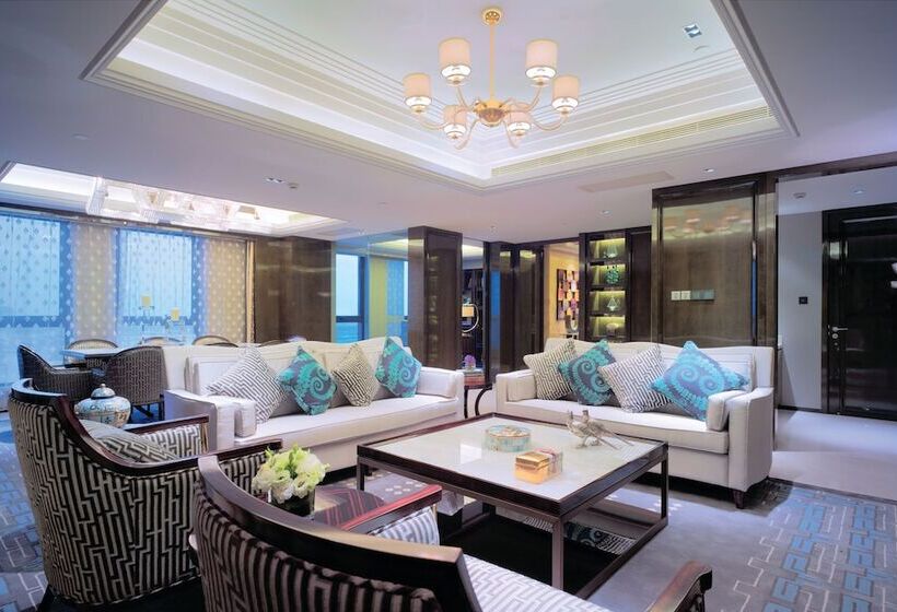 Президентский Люкс, The Qube Hotel Shanghai Xinqiao