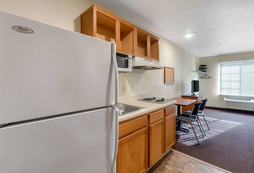 带2个双人床的标准工作室, Suburban Studios Huntsville University Area