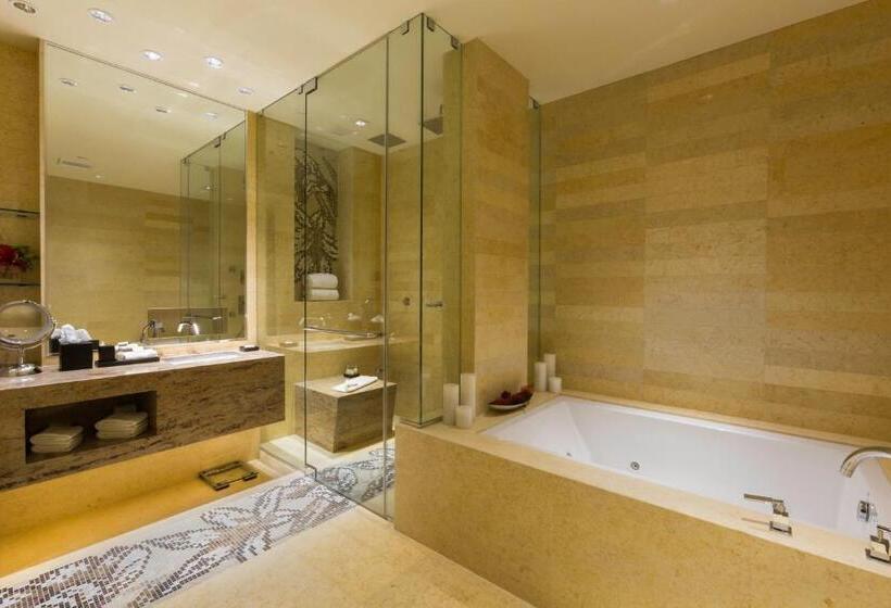 Люкс Мастер, Eb Hotel Miami Airport