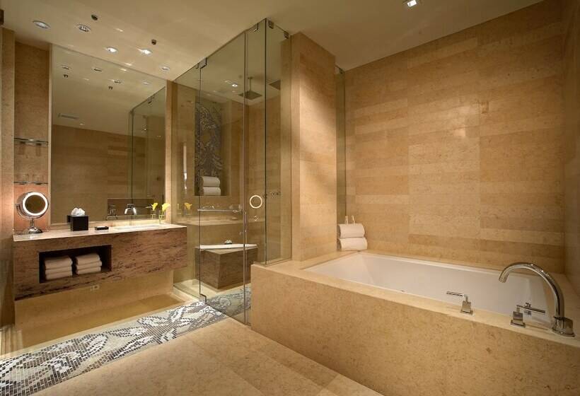 마스터 스위트, Eb Hotel Miami Airport