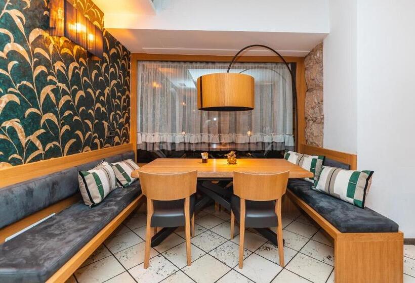 חדר סופריור לארבעה, Albergo Caffe Centrale