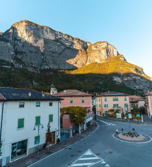四人高级间, Albergo Caffe Centrale