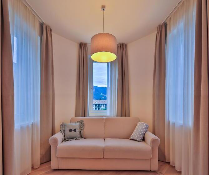 四人高级间, Albergo Caffe Centrale
