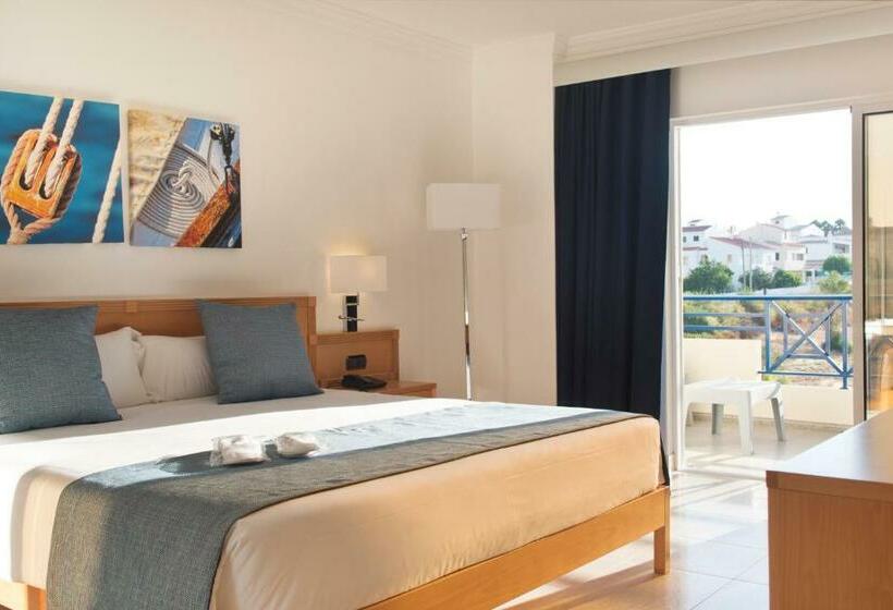 Семейный Номер, Ukino Palmeiras Village