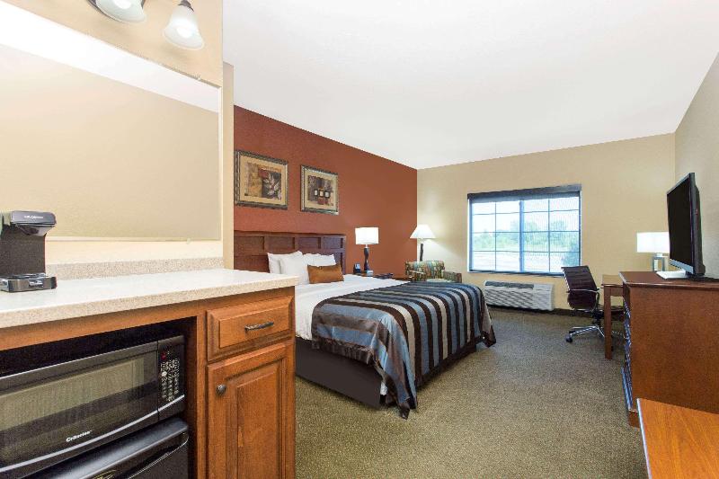 带大床的套房, Best Western Plus Appleton Airport Mall