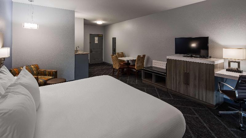 מיטת קינג בסוויטה, Best Western Plus Appleton Airport Mall