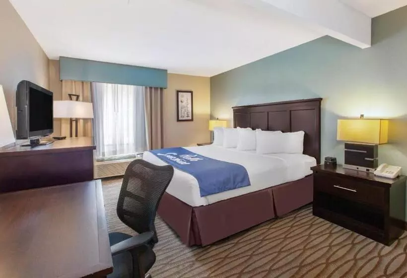 キングサイズベッドのスタンダードルーム, Days Inn By Wyndham Petoskey