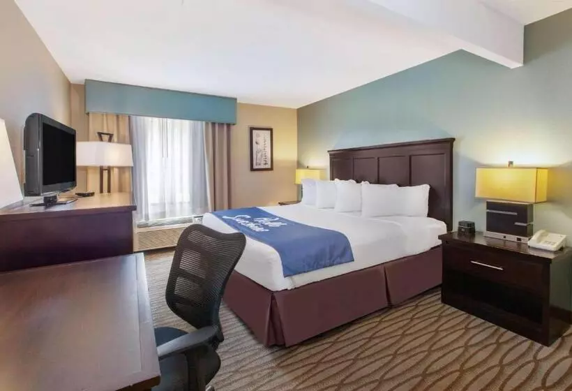 キングサイズベッドのスタンダードルーム, Days Inn By Wyndham Petoskey