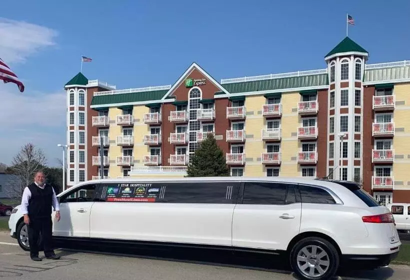 キングサイズベッドのデラックスルーム, Days Inn By Wyndham Petoskey