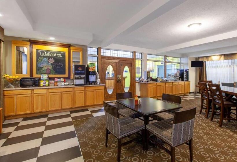 Номер Deluxe Кровать Кинг, Days Inn By Wyndham Petoskey