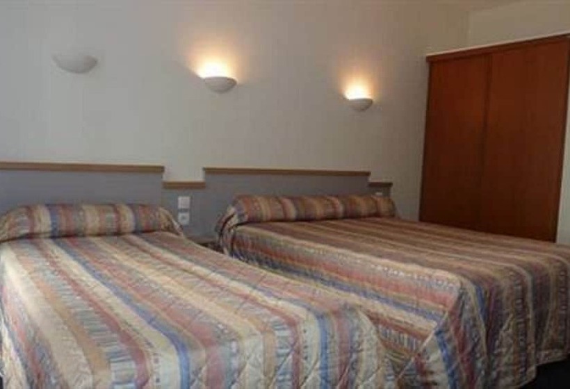 اتاق استاندارد سه نفره, Des Vosges