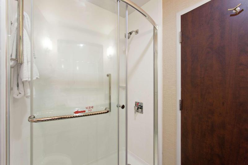 带大床的标准间, Hilton Garden Inn Victoria