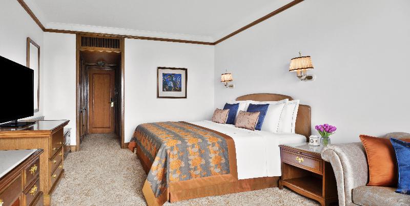 带大床的小型套房, Hilton Garden Inn Victoria