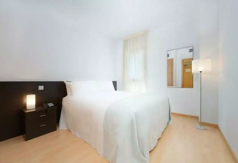 سوئیت جونیور پریمیوم, Madrid Airport Suites, Affiliated By Meliá