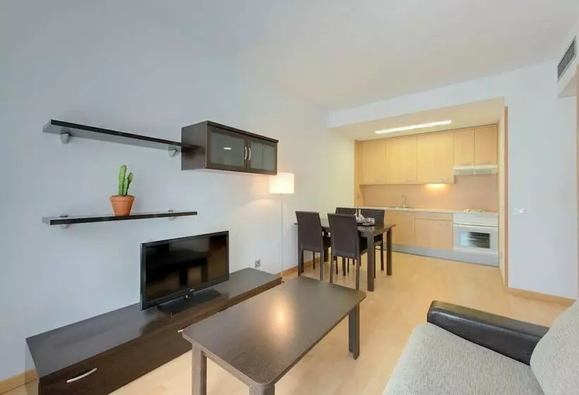 سوئیت جونیور پریمیوم, Madrid Airport Suites, Affiliated By Meliá
