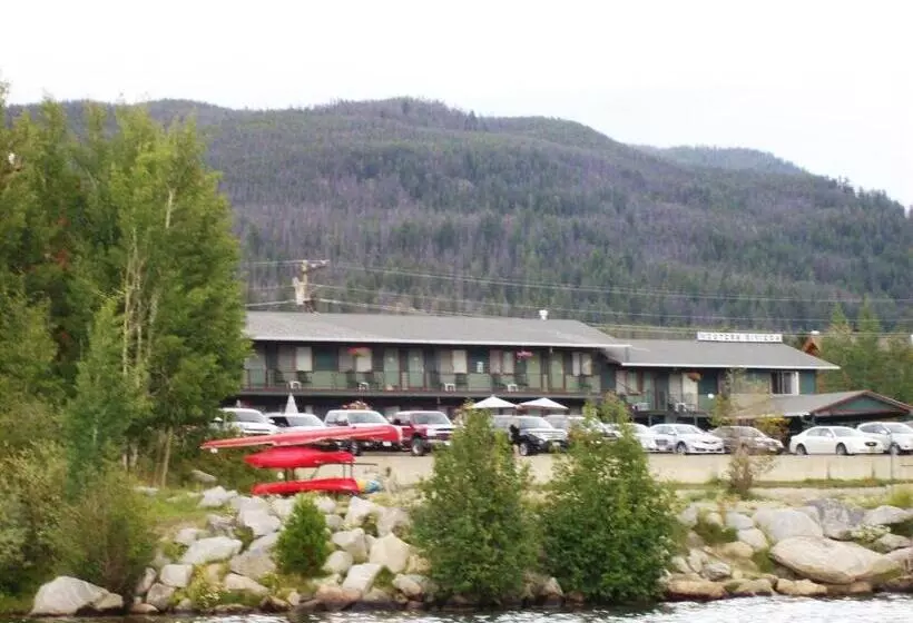 スイート, Western Riviera Lakeside Lodging