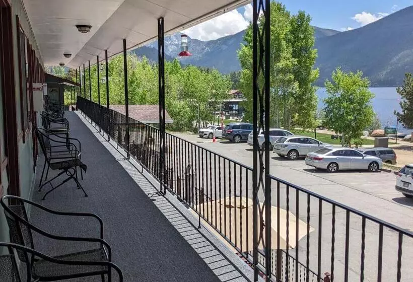 スイート, Western Riviera Lakeside Lodging