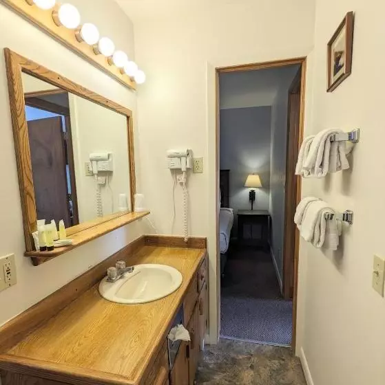 スイート, Western Riviera Lakeside Lodging