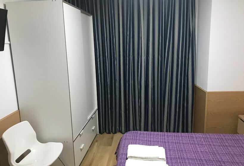 Habitación Estándar Cama Matrimonio, Hostal San Blas