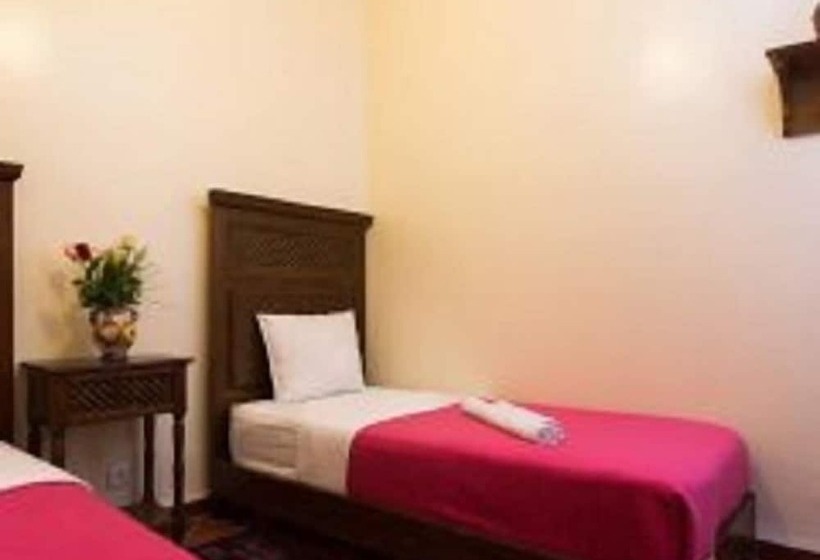 اتاق استاندارد سه تخته با سرویس بهداشتی مشترک, Atlas