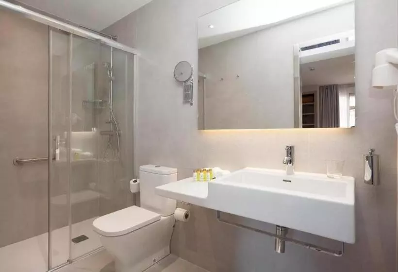 اتاق ساده با بالکن, Casa Trafalgar Barcelona
