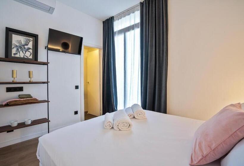 اتاق ساده با بالکن, Casa Trafalgar Barcelona