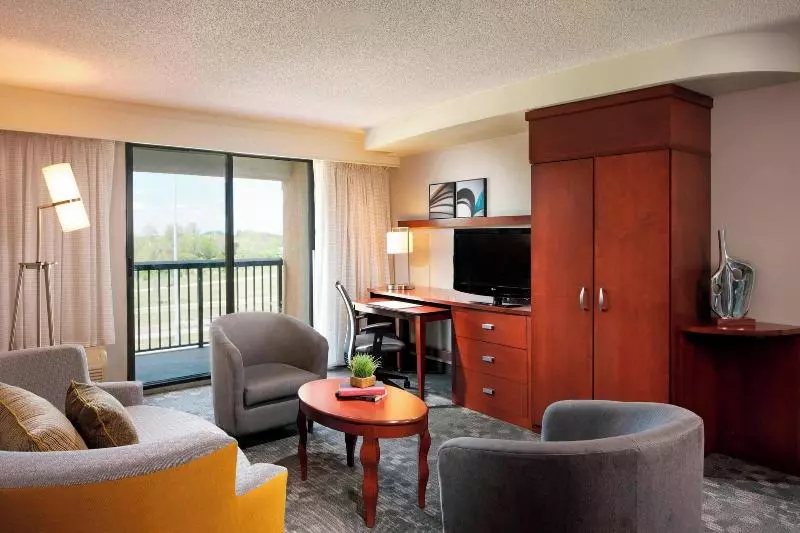 キングサイズベッドのスイートルーム, Courtyard By Marriott Jackson