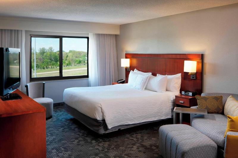 스위트 킹사이즈 침대, Courtyard By Marriott Jackson