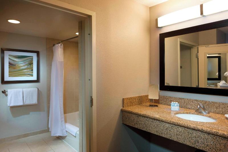 جناح سرير كينج, Courtyard By Marriott Jackson