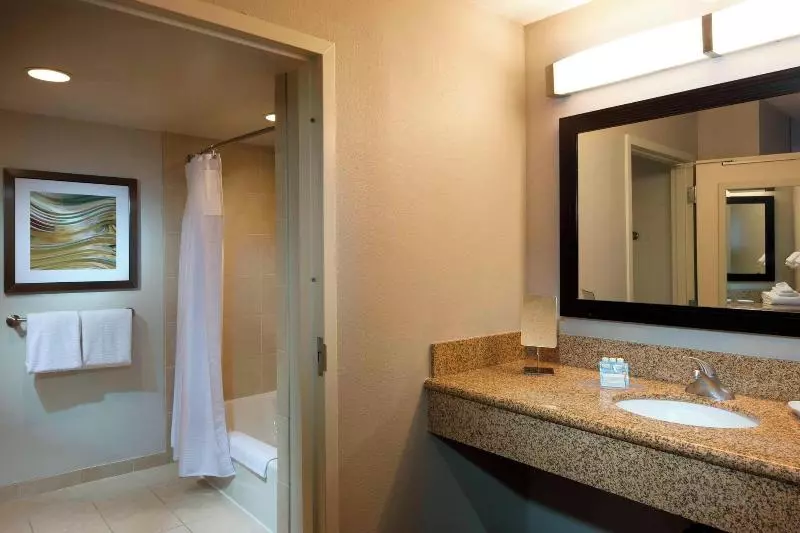 キングサイズベッドのスイートルーム, Courtyard By Marriott Jackson