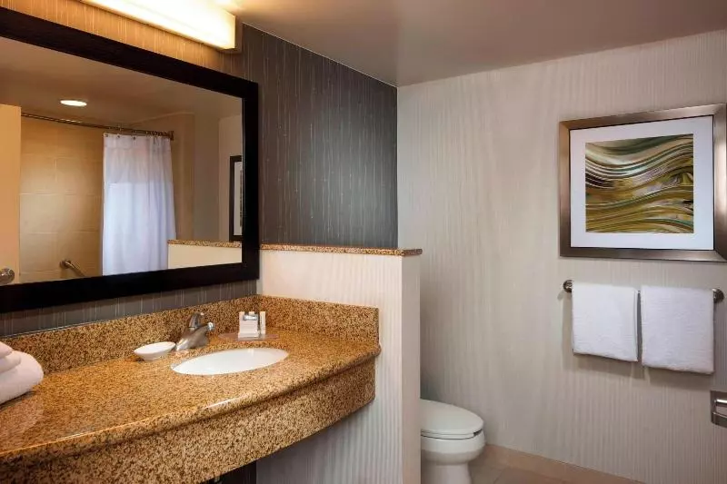 キングサイズベッドのスタンダードルーム, Courtyard By Marriott Jackson