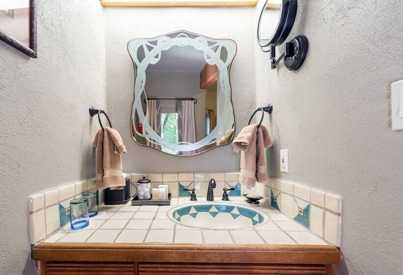 标准间带双人床, Inn On La Loma Plaza