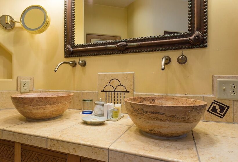 阁楼房, Inn On La Loma Plaza