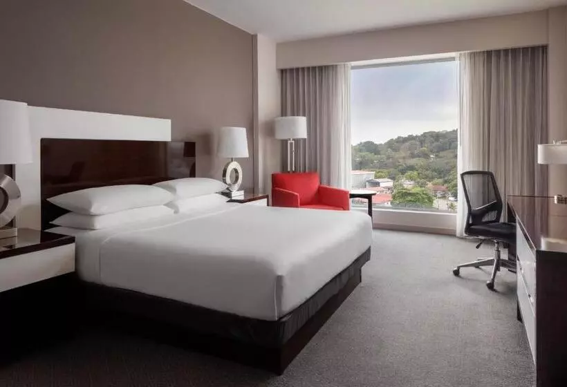 キングサイズベッド、シティビューデラックスルーム, Marriott Panama Hotel   Albrook