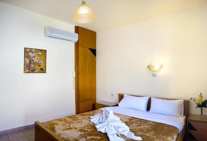 Standard-huone, Nicolas