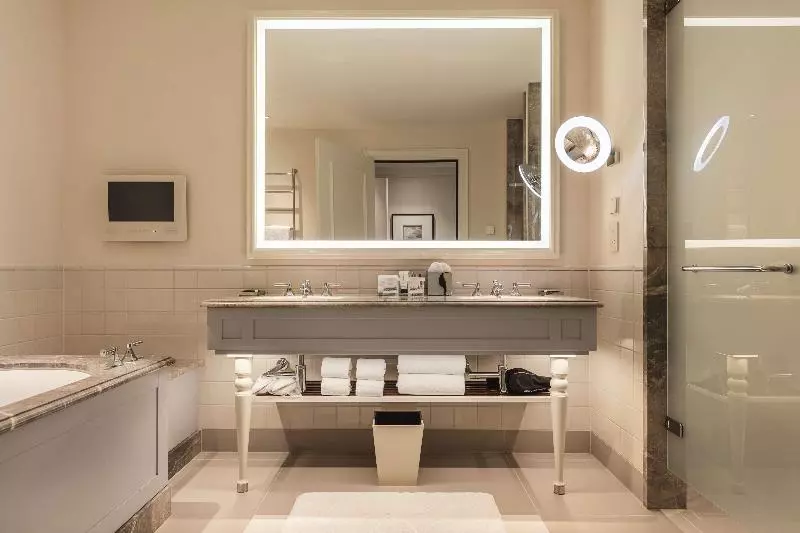 Premium Room, Waldorf Astoria Amsterdam
