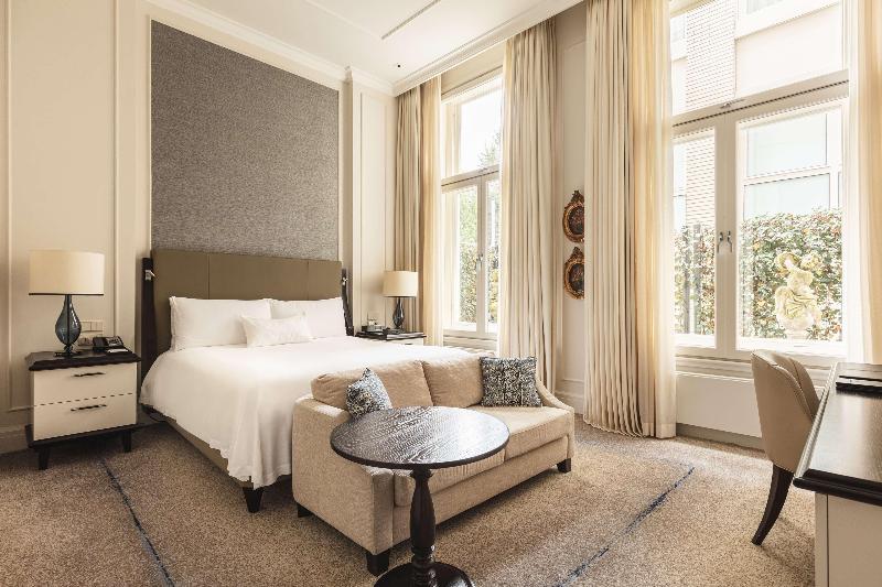 디럭스 룸 킹사이즈 침대, Waldorf Astoria Amsterdam