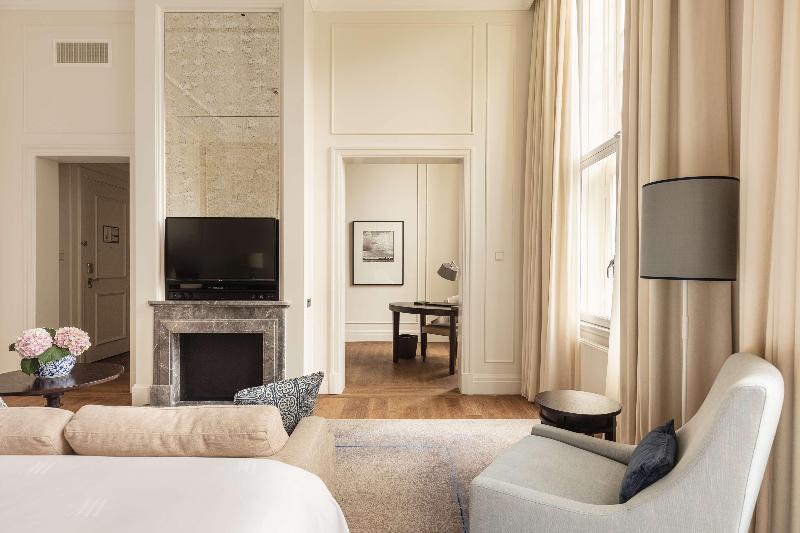 주니어 스위트 킹사이즈 침대, Waldorf Astoria Amsterdam