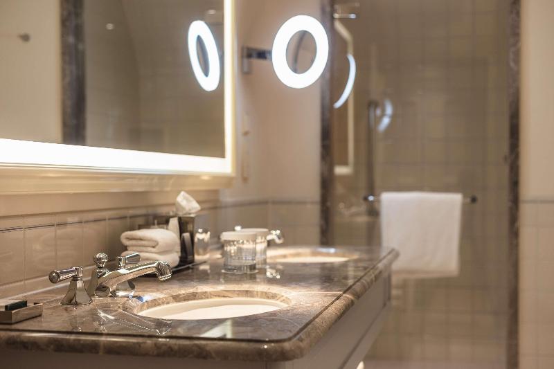 스탠다드 룸 킹사이즈 침대, Waldorf Astoria Amsterdam