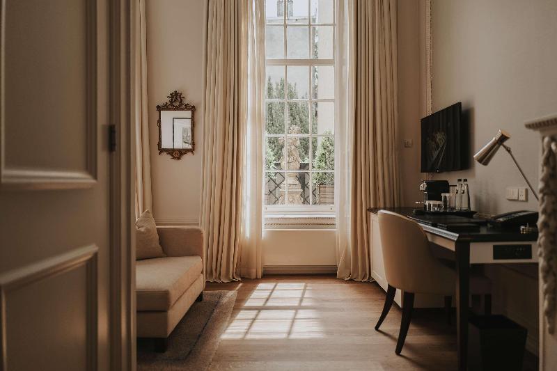 스탠다드 룸 킹사이즈 침대, Waldorf Astoria Amsterdam