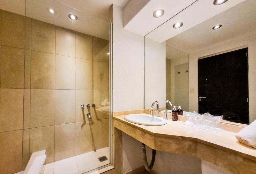 Стандартный Номер Кровать Кинг, Howard Johnson Hotel & Convention Center Madariaga   Carilo